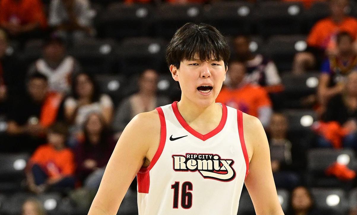 kaiyun-轰31+8创生涯纪录！杨瀚森闪耀G联赛：16中14太准，大秀勾手绝活